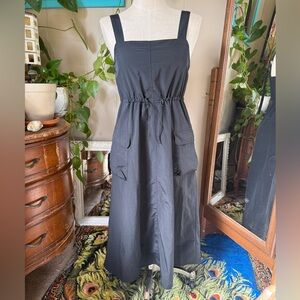 Uniqlo Black Square-Neck Midi Dress with Cargo Pockets, size L